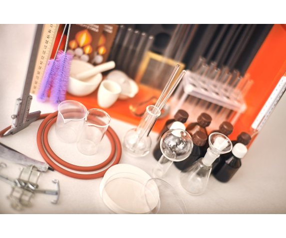 Комплект посуду, пристосувань та розхідних матеріалів для проведення демонстраційних та лабораторних робіт з фізики