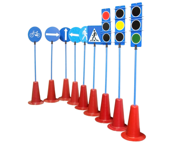 Набір дорожніх знаків, моделей світлофорів, килимів з дорожньою розміткою