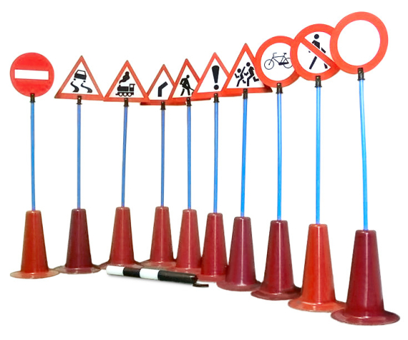 Набір дорожніх знаків, моделей світлофорів, килимів з дорожньою розміткою