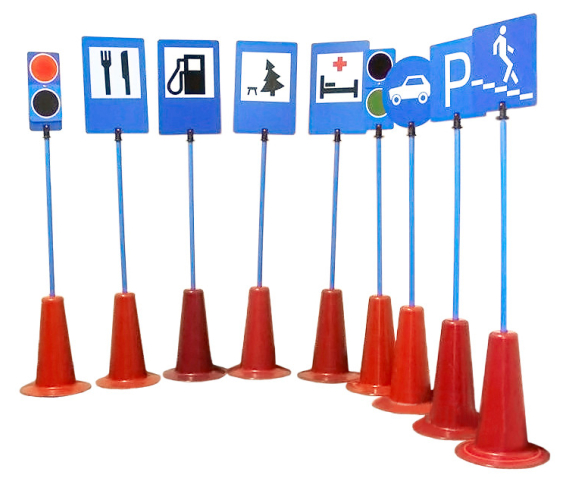 Набір дорожніх знаків, моделей світлофорів, килимів з дорожньою розміткою