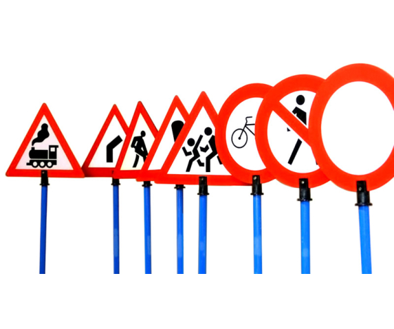 Набір дорожніх знаків, моделей світлофорів, килимів з дорожньою розміткою