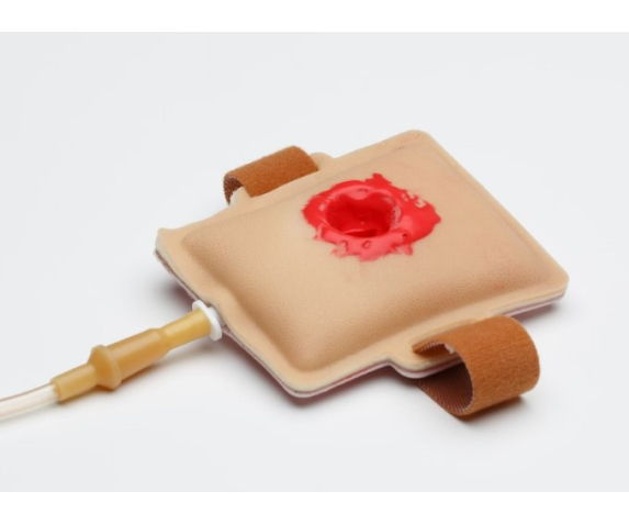 Імітатор кульового поранення з симуляцією кровотечі