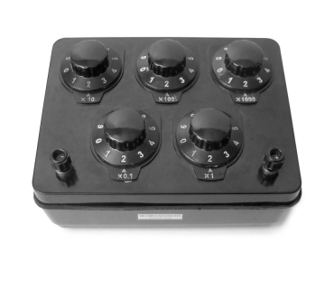 Магазин опорів на панелі 